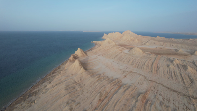 青海海西州德令哈托素湖雅丹地貌自然风光